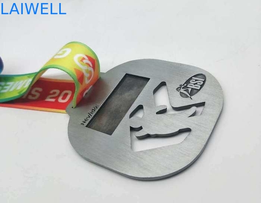 Hohler CNC-Marathon trägt Metallmedaille Retro- Debossing zur Schau